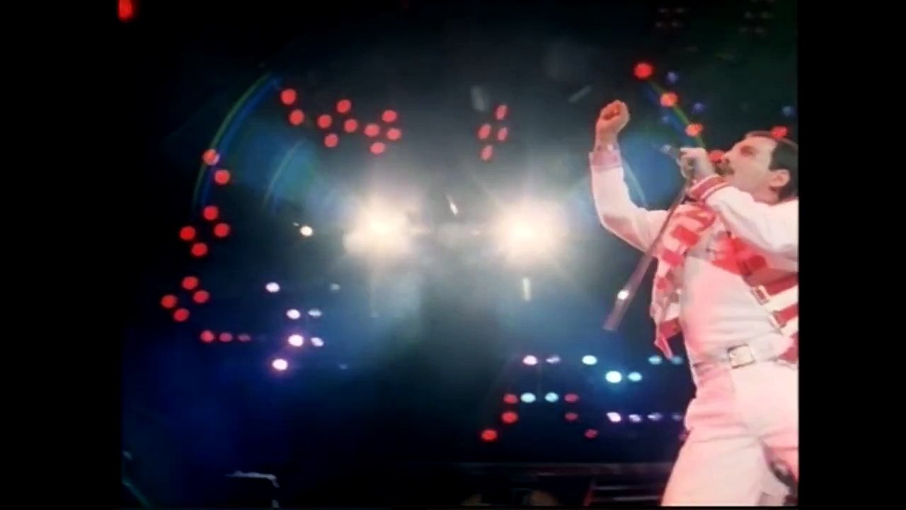 In The Lap Of The Gods... Revisted/Seven Seas Of Rhye Live In Budapest '86 - Digitally Restored (HD)