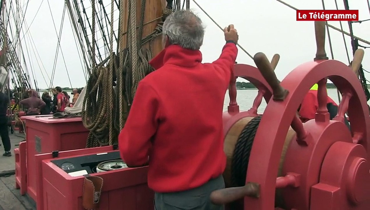 Hermione-La Fayette. L'arrivée à Norfolk avant sa première escale officielle