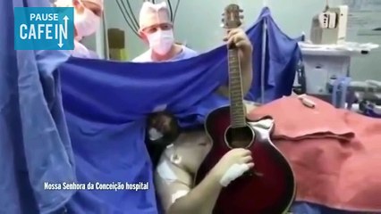 Il chante les Beatles pendant son opération du cerveau