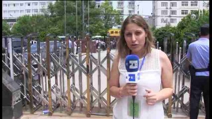 Télécharger la video: Afectados por naufragio elevan protestas, mientras aumentan cuerpos hallados