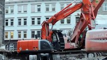 HITACHI ZAXIS 170W MOBILBAGGER MIT MAGNET BEI ABBRUCHARBEITEN