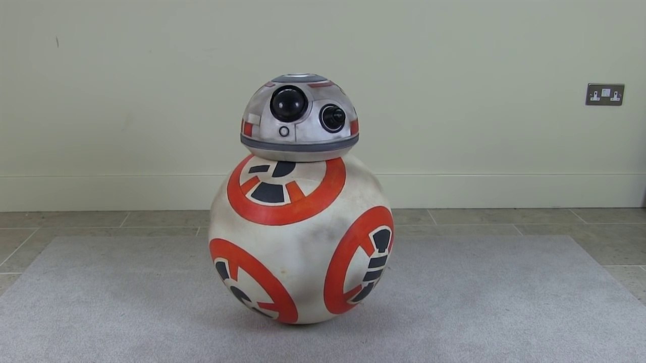 Un fan construit son propre droïde Star Wars BB-8 qui fonctionne!