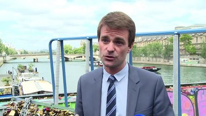Paris : les graffitis remplacent les cadenas sur le pont des Arts