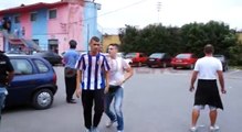 Tifozët e Tiranës qëllojnë policinë me pjesët e stolave dhe gurë -RTV Ora News- Lajmi i fundit-