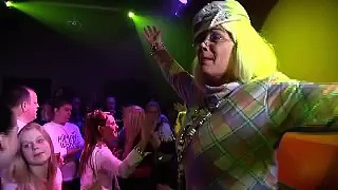 Jettie Pallettie - Ik zit in een cafeetje  (Clipstudio.nl)