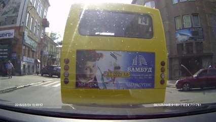 ДТП в Ивано-Франковске мотоциклист сбил ребенка и удрал