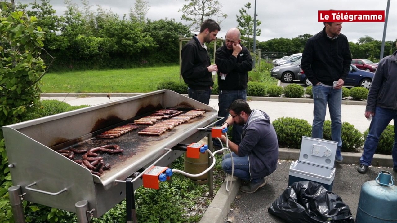Brest. 70 éleveurs de porc notent les étiquettes en magasins