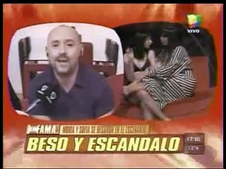 El beso entre Moria Casán y su hija