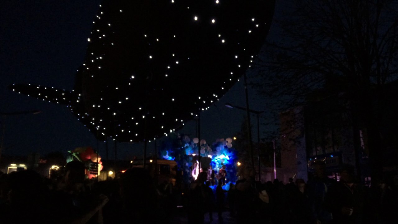 La parade des Folies: des animaux marins dans le ciel de Maubeuge