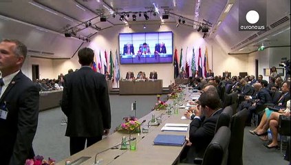 أوبك تتفق على مواصلة الضخ رغم استمرار المخاوف من تخمة المعروض