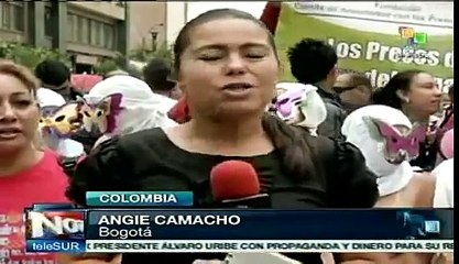 Mujeres colombianas marchan desnudas por crisis carcelaria