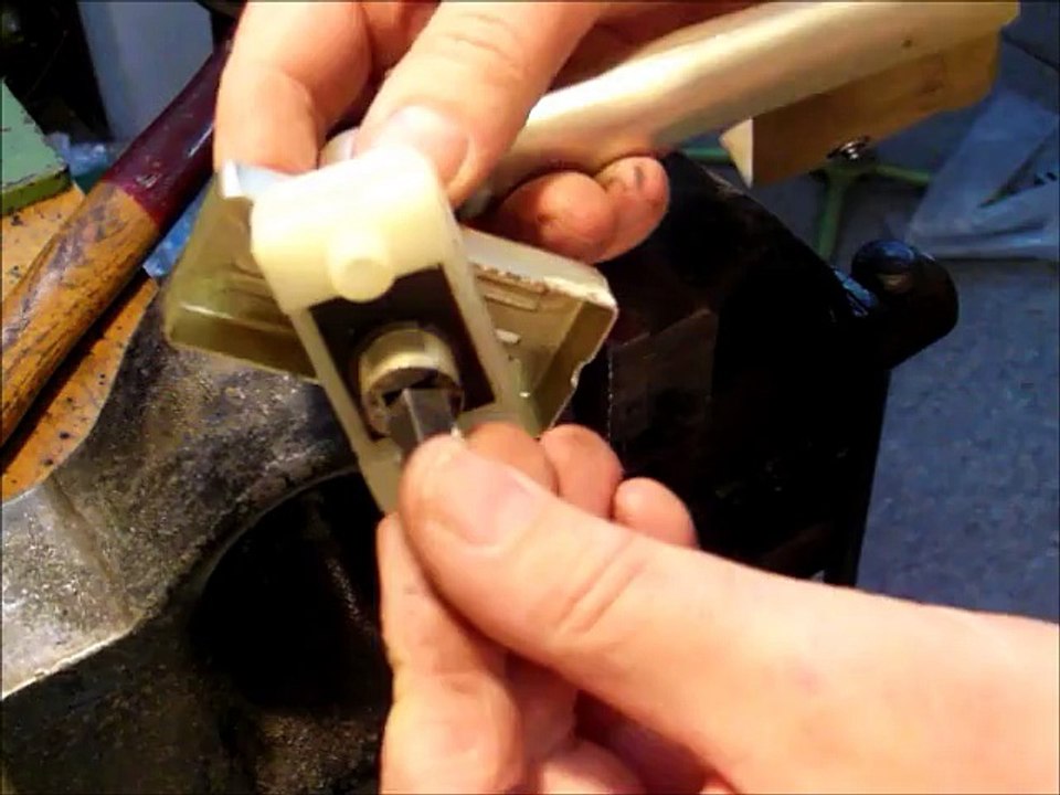 Vierkant vom Fenstergriff lösen wie ? Anleitung