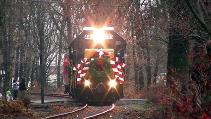 HD: CONRAIL Santa Train w/HORN and more HORN - Jingle Bells Special