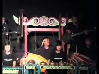 kreativitas anak bangsa, perpaduan musik tradisional sunda dgn musik modern, .mpg
