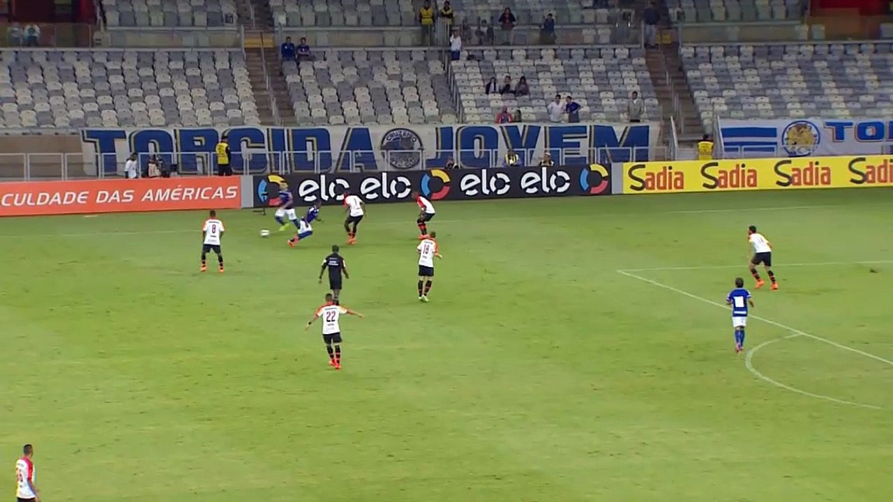 Brasilien: Ball getroffen, Intimbereich auch