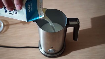 Making a latte with The WMF LINEO milk frother
