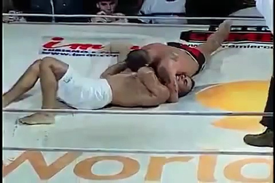 Marcelo Dourado na luta livre contra Rafael Capoeira BBB10