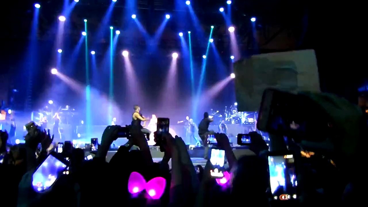 Ariana Grande - Intro + "Bang Bang" - Live in Berlin (19/05/15)