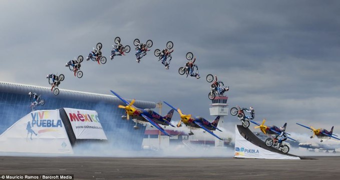 Motorbike Stunts Bus Backflip