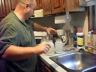 How to make sugar syrup for bees.