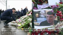 Renzi a Mosca depone fiori sul luogo dell'assassinio di Boris Nemtsov
