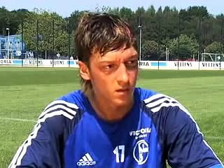 Mesut Özil - first interview - altes Interview von Schalke 04