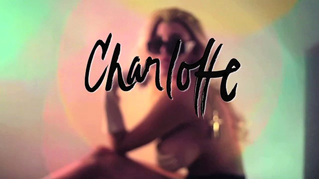 Detrás de cámaras de Charlotte Caniggia para SoHo.