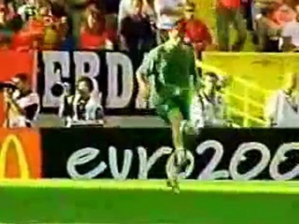 RONALDO VS. RONALDINHO