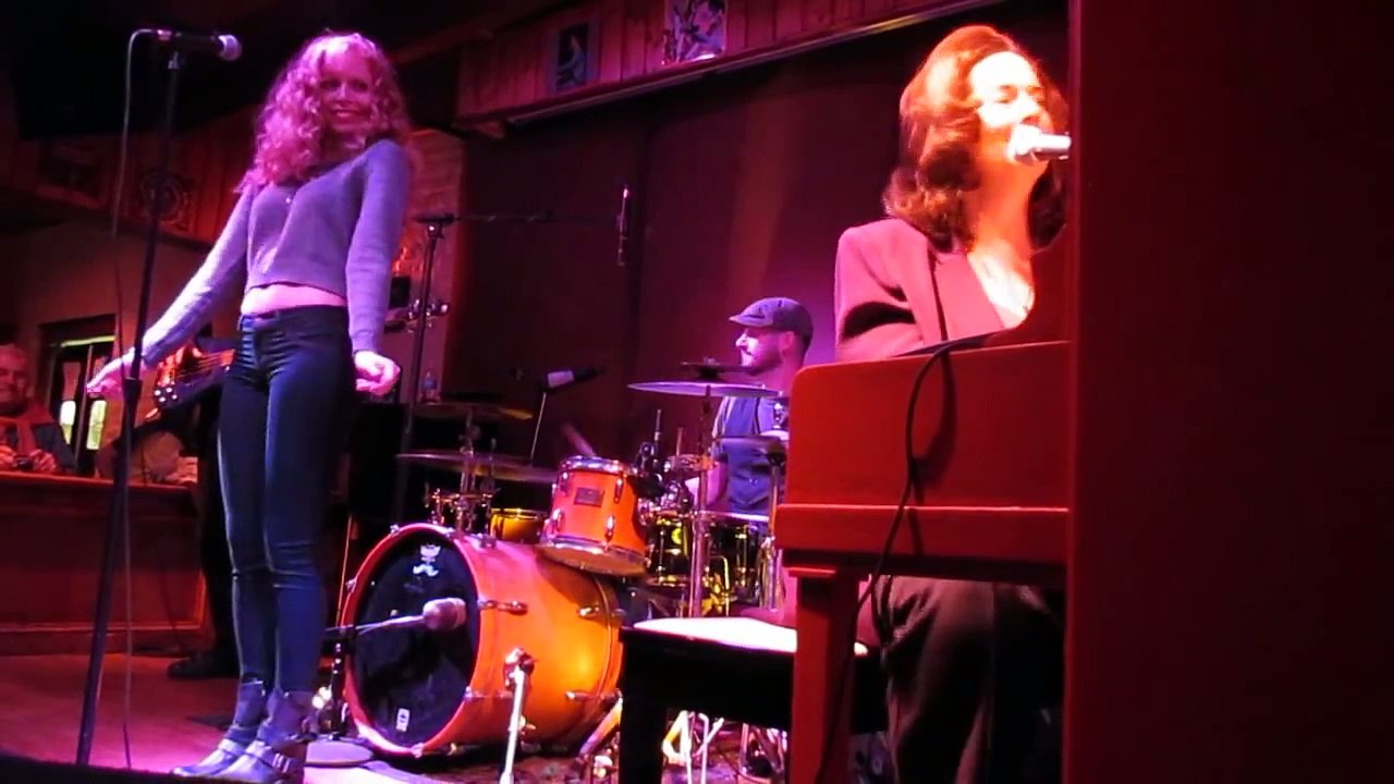Linda Gail Lewis & Annie Marie Dolan - Jerry Lee Lewis Cafe & Honky Tonk - May 2 - 2014, Memphis TN.