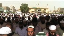 مولانا اللہ وسایا صدیقی کی نماز جنازہ علامہ غازی اورنگزیب فاروقی کی امامت میں ادا کی جارہی ہے