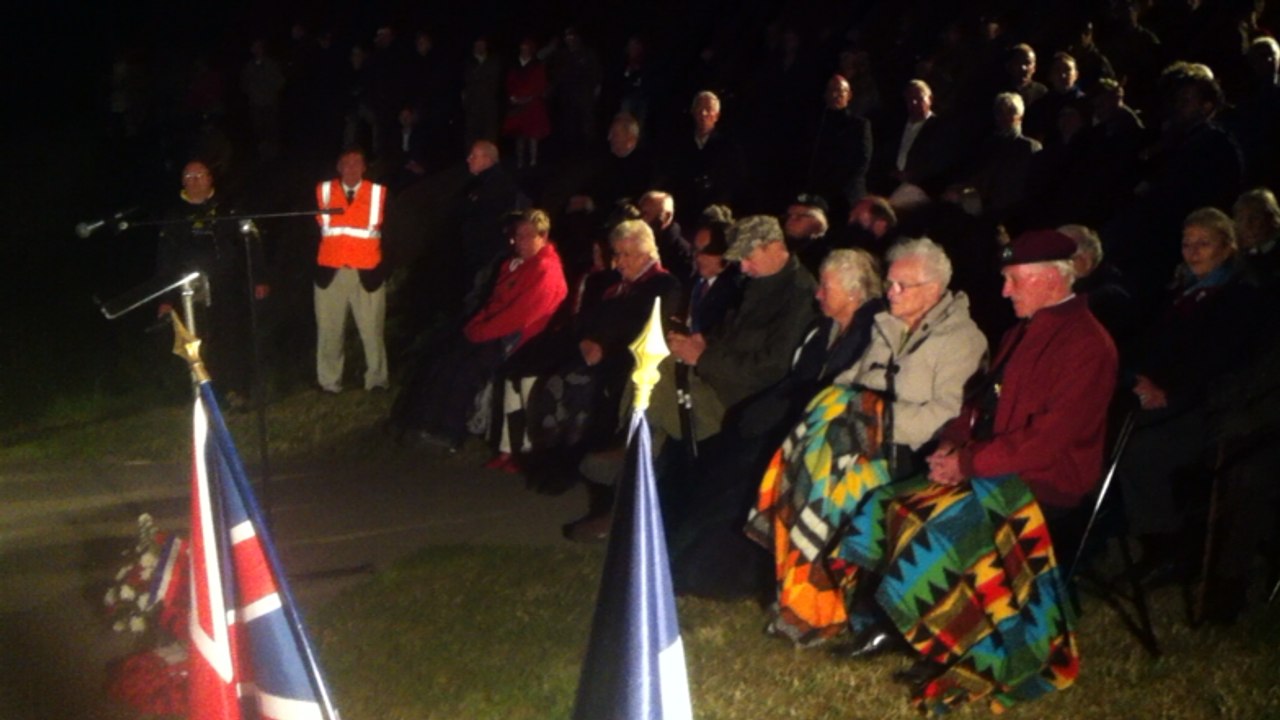 Midnight ceremony à Pegasus Bridge