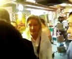 Quand la racaille s'exprime : Marine Le Pen agressée