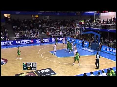 Queens Of Hoops - Drill - Iziane Castro Marques 1 on 1