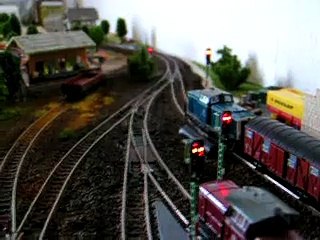 Ausfahrt Modelleisenbahn Güterzug