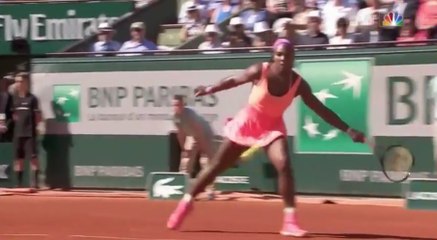 Quand Serena Williams joue un coup main gauche