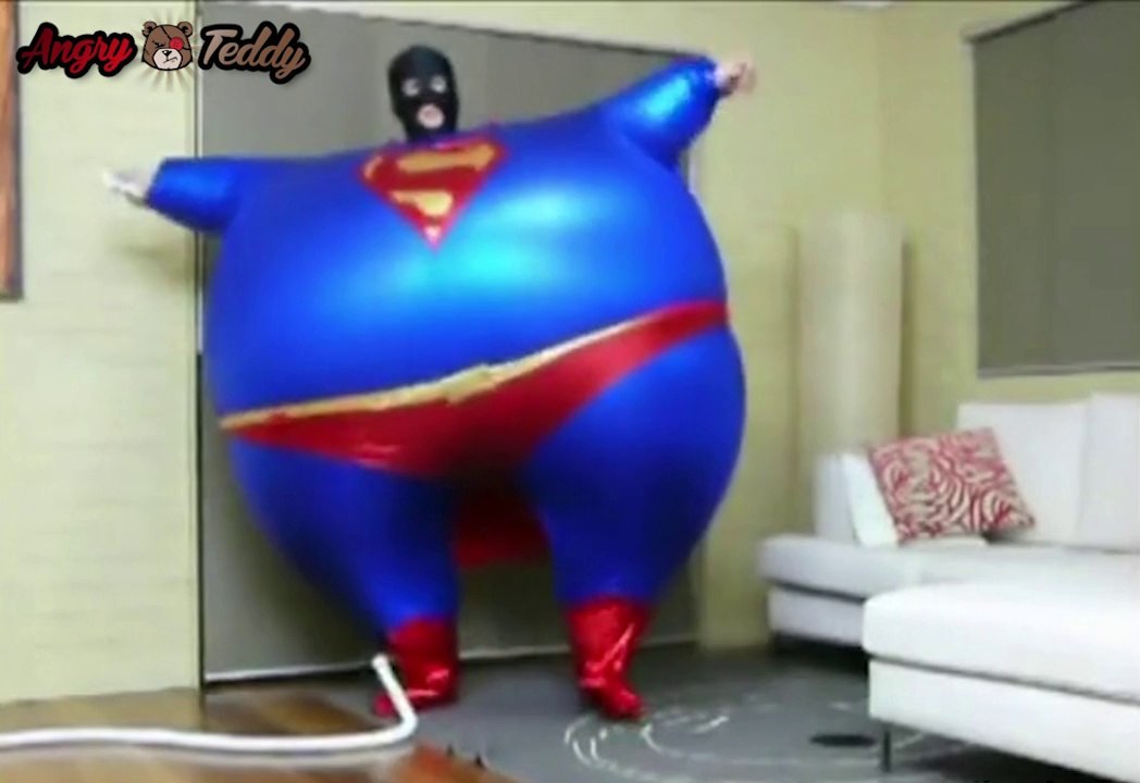 [VIDEO FUN] Superman gonflé a BLOC ! Costume de superman gonflable.