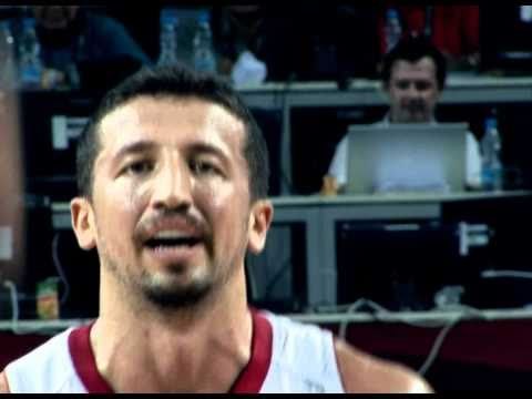 NACHBAR, Bostjan (SLO) vs TÜRKOĞLU, Hidayet (TUR) - 2010 FIBA World Championship in Turkey.