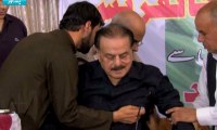 Former ISI Chief Hamid Gul falls ill while delivering speech !