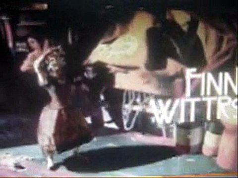 Цирковые уроды. Человек с супер ластичной кожей