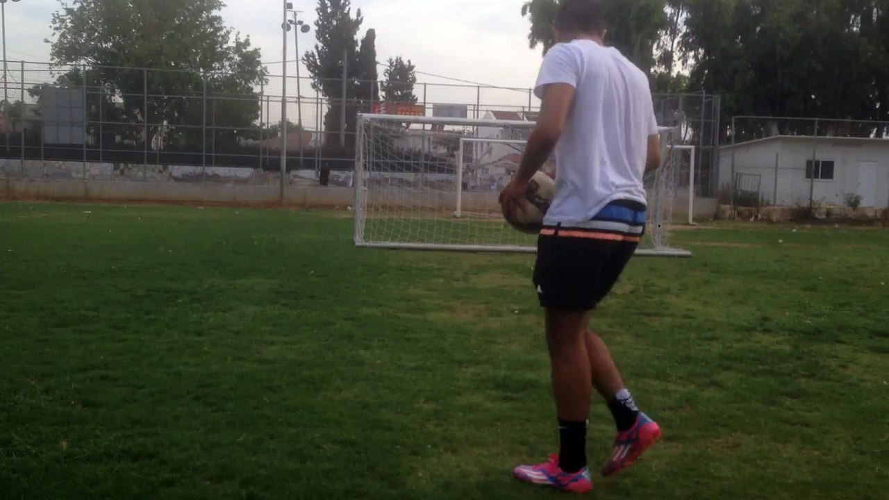 Amazing knuckleball free kick for Freekickerz TOP 5 Entry