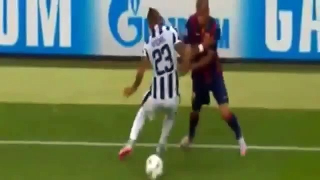 Dani Alves nutmeg Arturo Vidal Barcelona - Juventus Final 2015