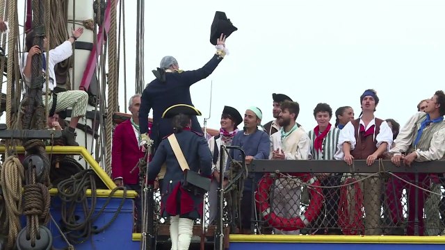 L'Hermione arrive à Yorktown, où Washinton salue La Fayette