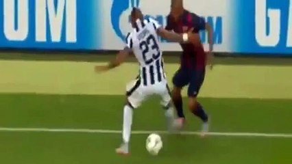 Dani Alves nutmeg Arturo Vidal Barcelona - Juventus Final 2015