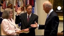 CIA-Chef David Petraeus tritt wegen einer Affäre zurück.