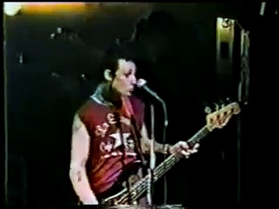 Billie Joe Armstrong, kicking some guys ass.