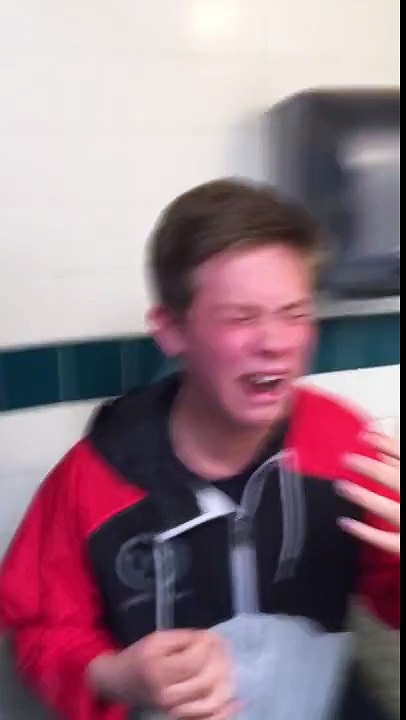 Kid eats Ghost Pepper for $20