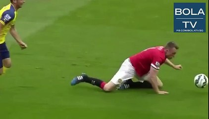 Phil Jones EPIC Defending: Funny faceplant tackle on Giroud!