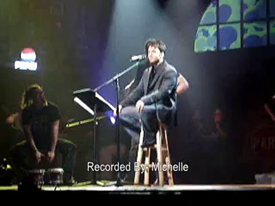 Luis Fonsi - Cantando Noche De Entierro (Version Acustica)