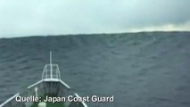 Japan - Japanisches Patrouillenboot filmte Riesenwelle auf See