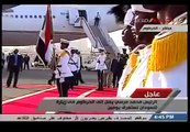 محمد مرسي يتعرض لموقف طريف في مطار الخرطوم